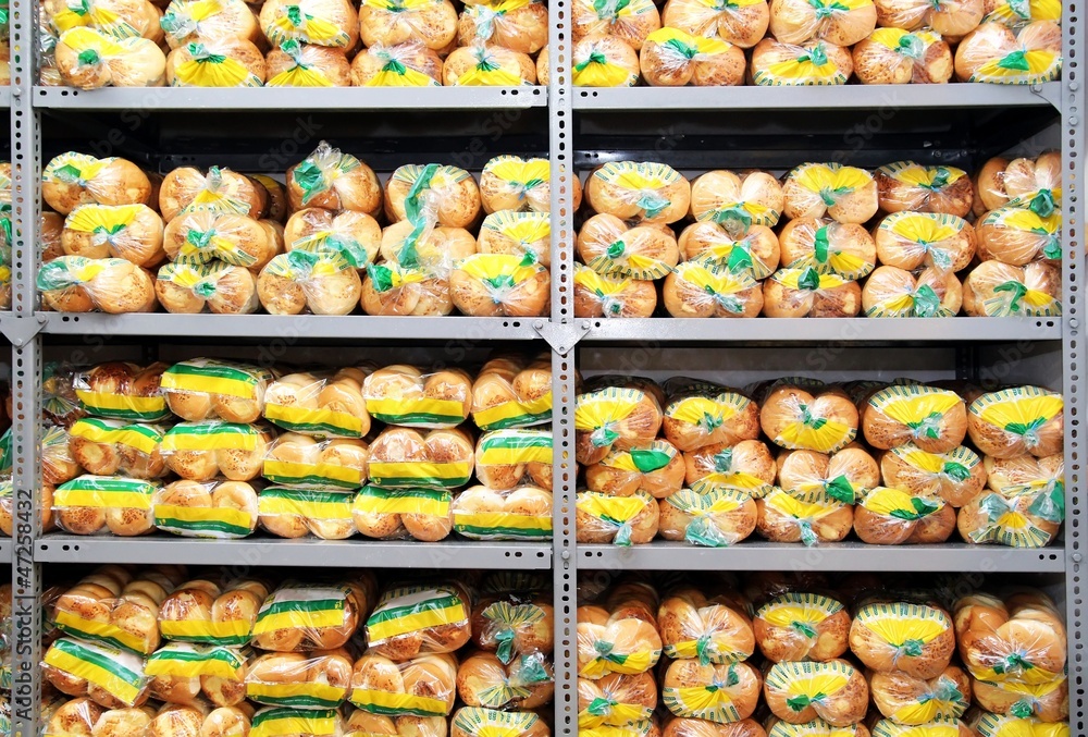 Abgepackte Backwaren im Lager einer Industriebäckerei Abgepackte Backwaren im Lager einer Industriebäckerei