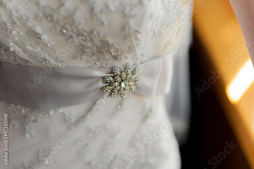 Leinwand Poster crystal brooch on a wedding dress