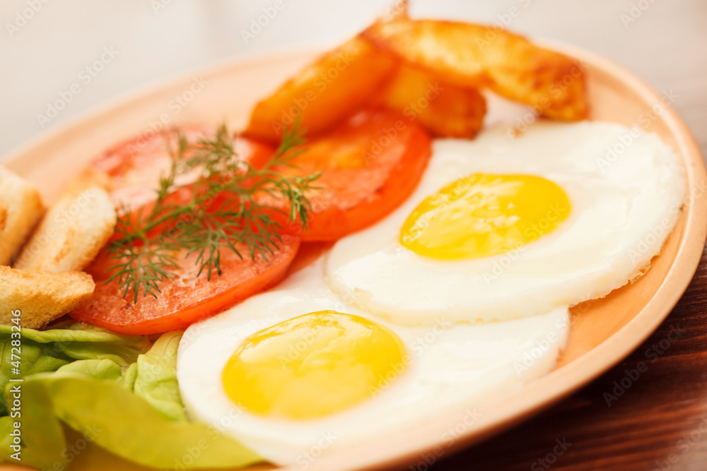 fried eggs with vegetables fried eggs with vegetables
