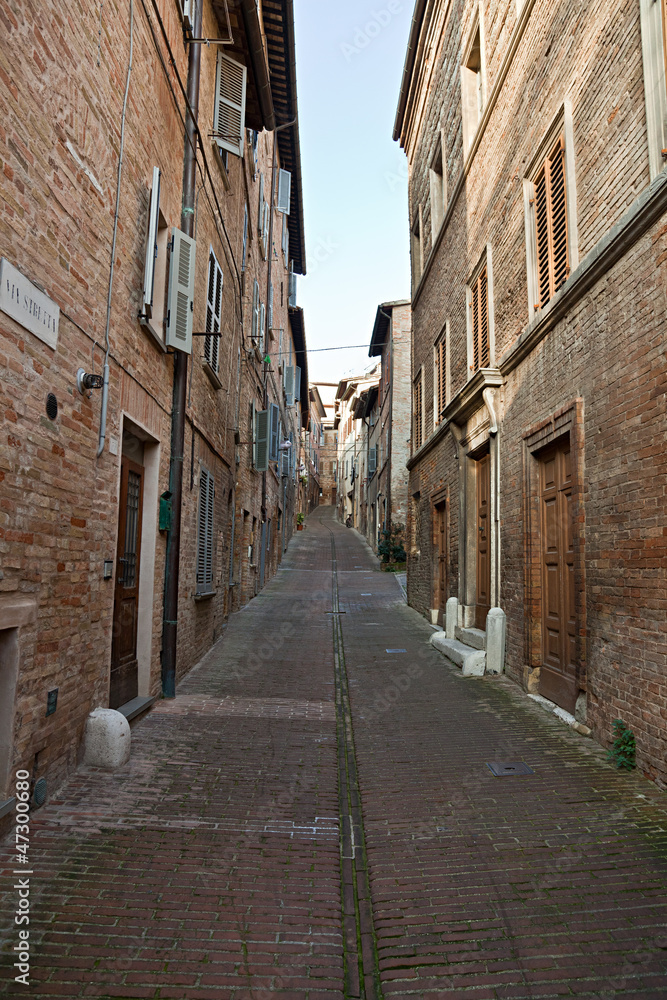 Urbino, la Via Stretta nel centro storico