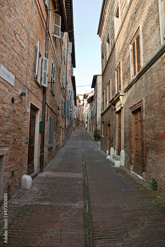 Urbino, la Via Stretta nel centro storico