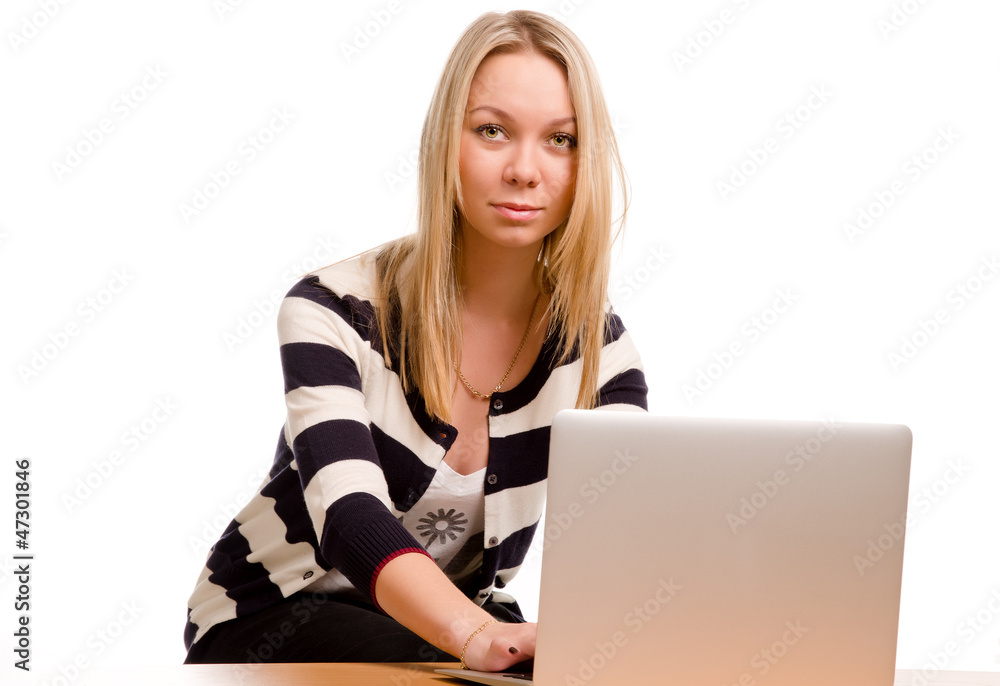 Naklejka premium Young woman with her laptop