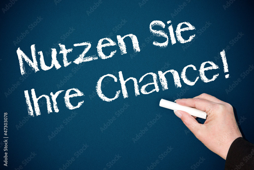 Kreidetafel blau mit Text Nutzen Sie Ihre Chance Kreidetafel blau mit Text Nutzen Sie Ihre Chance