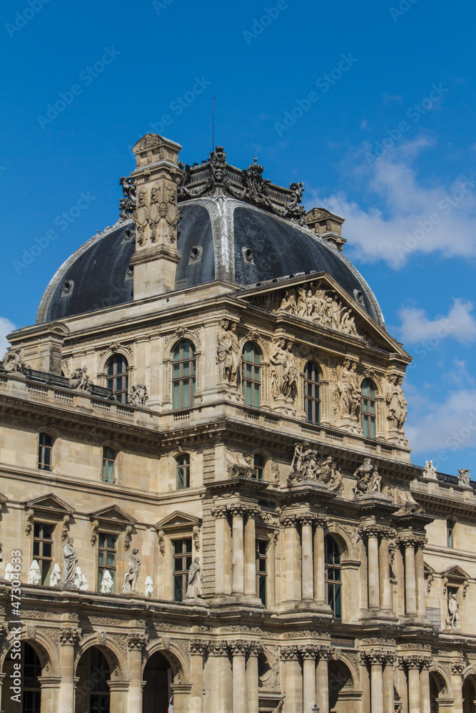 Fototapeta premium PARIS - JUNE 7: Louvre building on June 7, 2012 in Louvre Museum