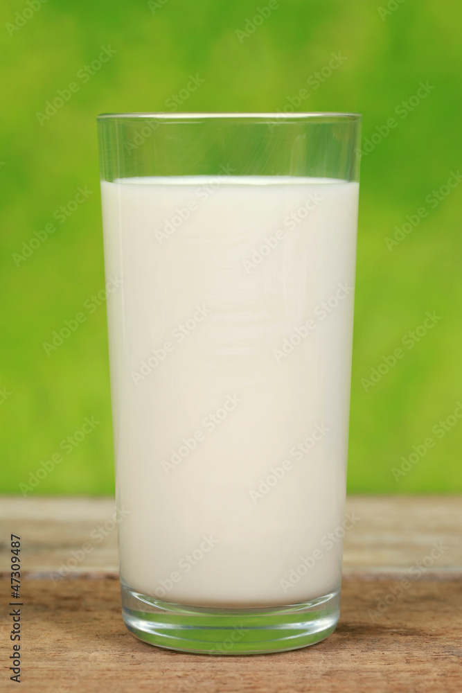 Frische Milch im Glas Frische Milch im Glas