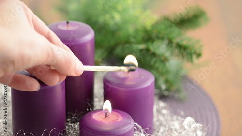 2. Advent mit zwei brennenden Adventskerzen