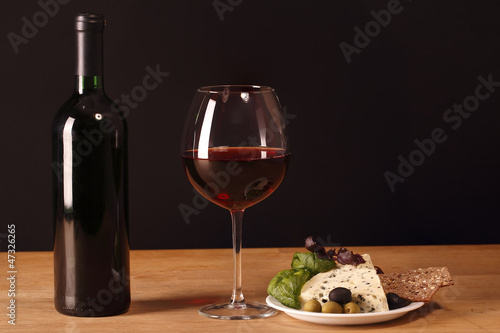 Red wine and snacks with cheese