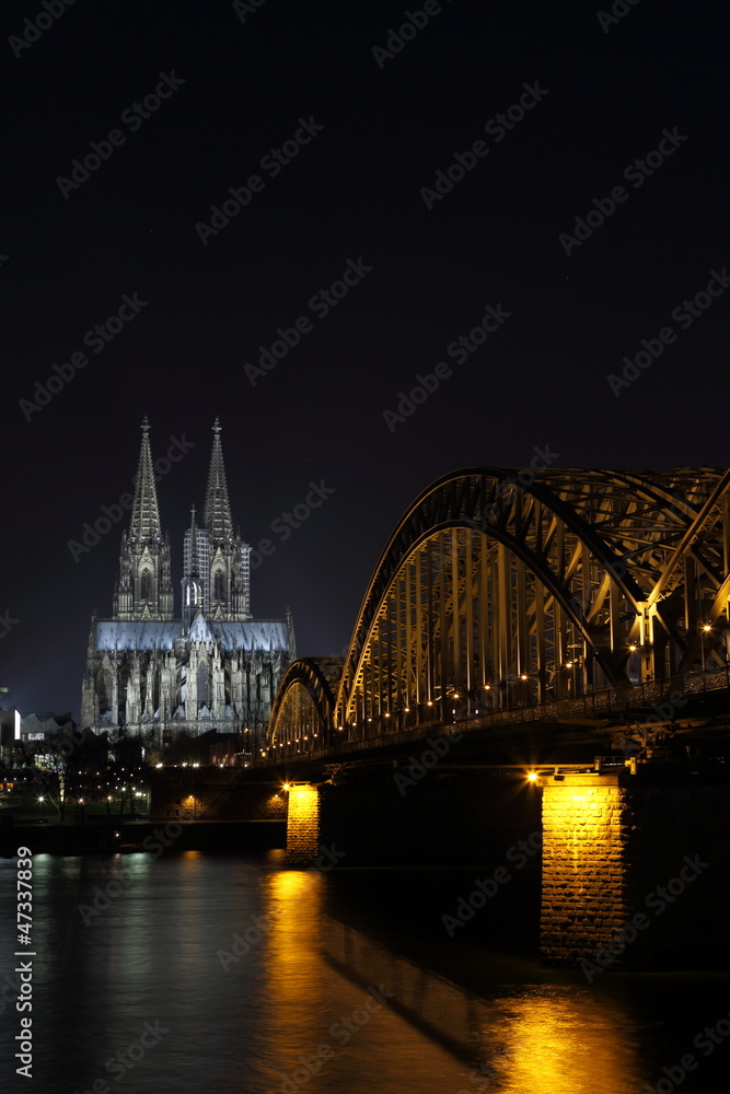 Fototapeta premium Kölner Dom und Hohenzollernbrücke