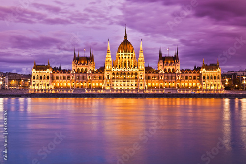 Canvas Print Parliament, Budapest, Hungary at night