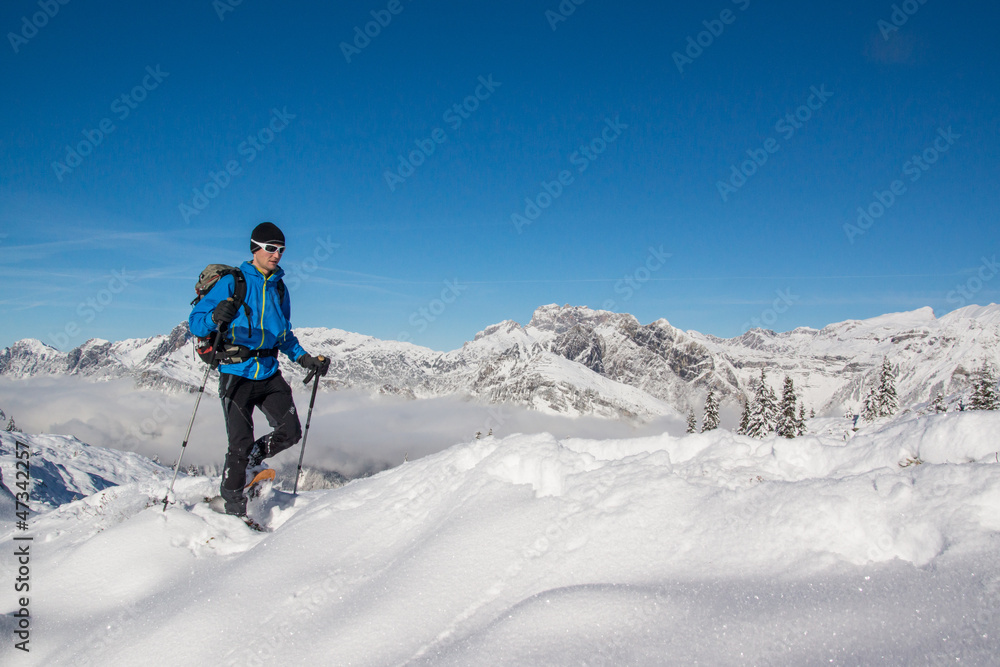 Schneeschuhwanderung in den Alpen