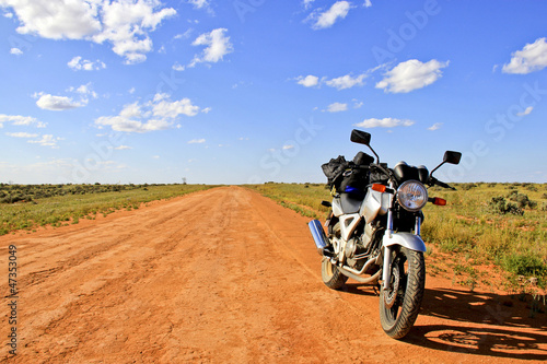 Einsames Motorrad in der Wüste Outback Australien