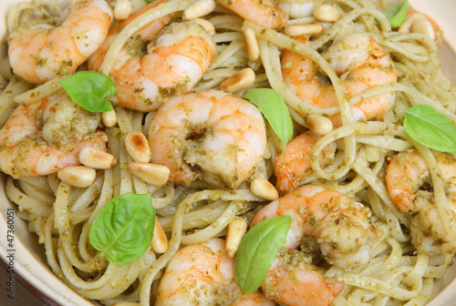 Linguine Pasta with Shrimp and Pesto