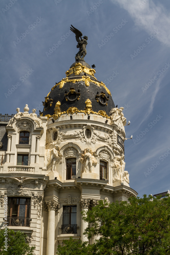 Obraz premium Metropolis building facade located at Madrid, Spain