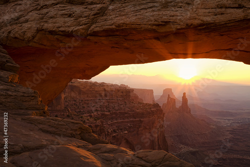 Sunburst through Utah's iconic Mesa Arch