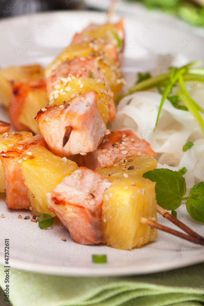 salmon skewers with pineapple, rice noodles and mango salad salmon skewers with pineapple, rice noodles and mango salad