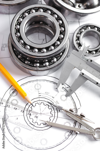 Foto technical drawing and pinion with bearings
