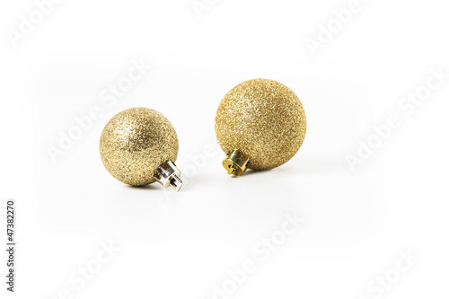 glitzernde goldene weihnachtskugeln freigestellt