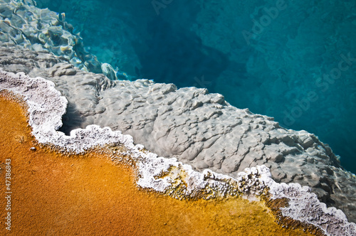 Détail d'une source chaude - Parc de Yellowstone, USA photo