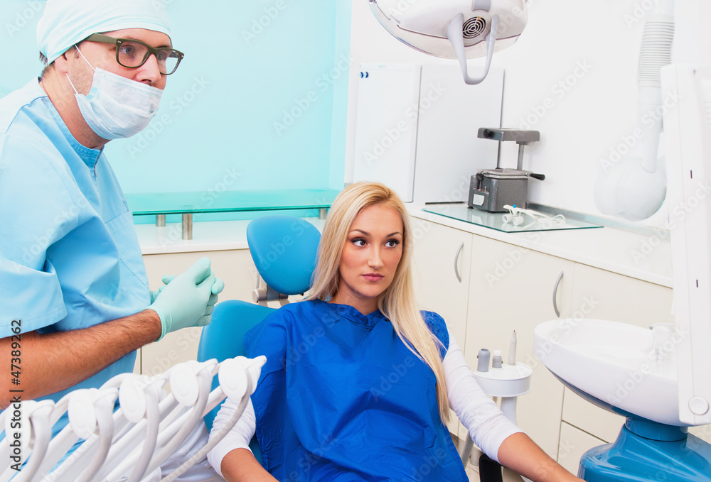 Obraz premium Dentist with patient