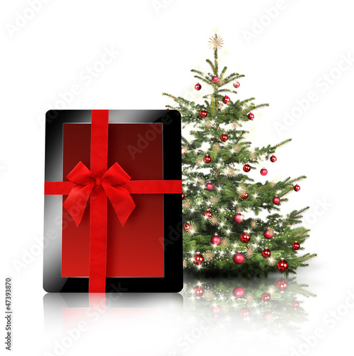 Tablet vor Weihnachtsbaum