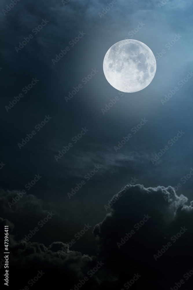Fototapeta premium night sky with moon and clouds