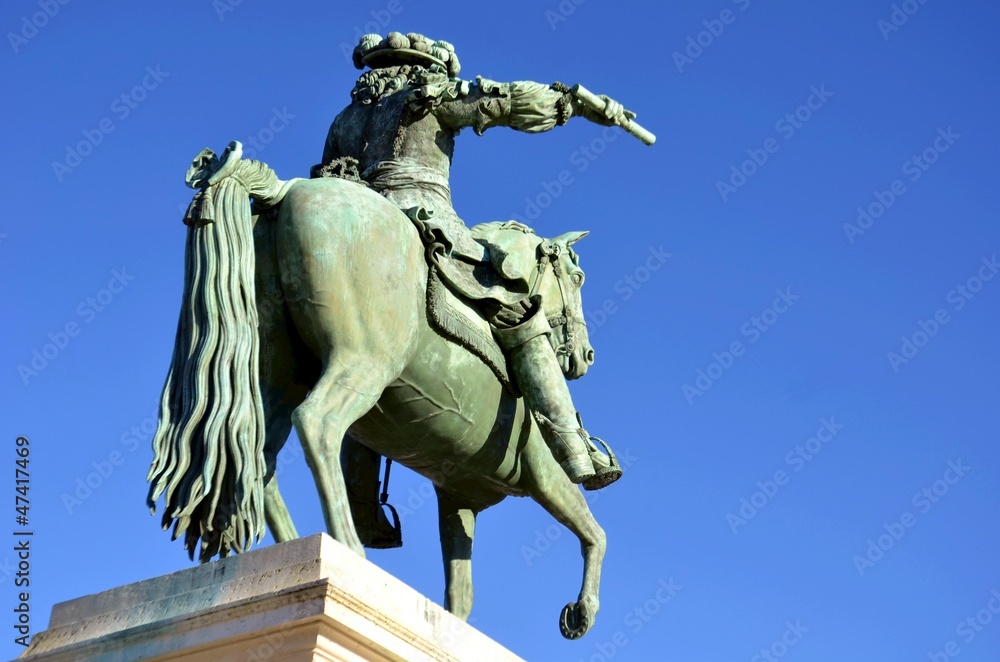 Statue équestre de Louis XIV à Versailles Statue équestre de Louis XIV à Versailles