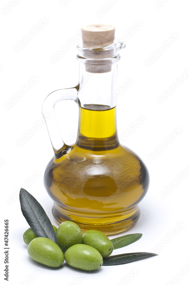 olio extravergine con olive