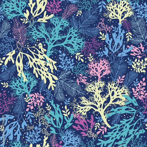 Vector underwater seaweed seamless pattern background with hand