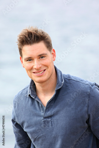 ansgar,portrait,polo bleu