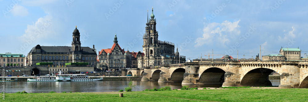 Dresden,  Stadtblick von der Elbe