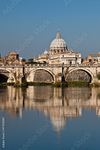 Roma, la Basilica di San Pietro riflessa nel fiume Tevere photo