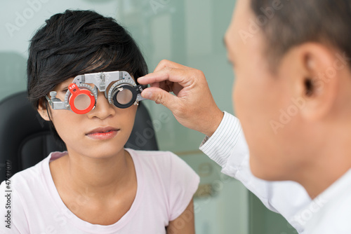Selecting eyeware