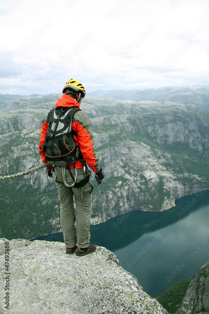 Obraz premium Jump off a cliff with a rope.