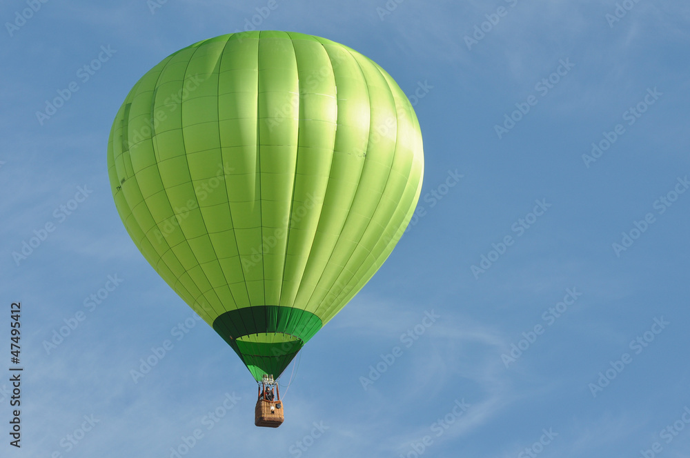Fototapeta premium Green Hot Air Balloon
