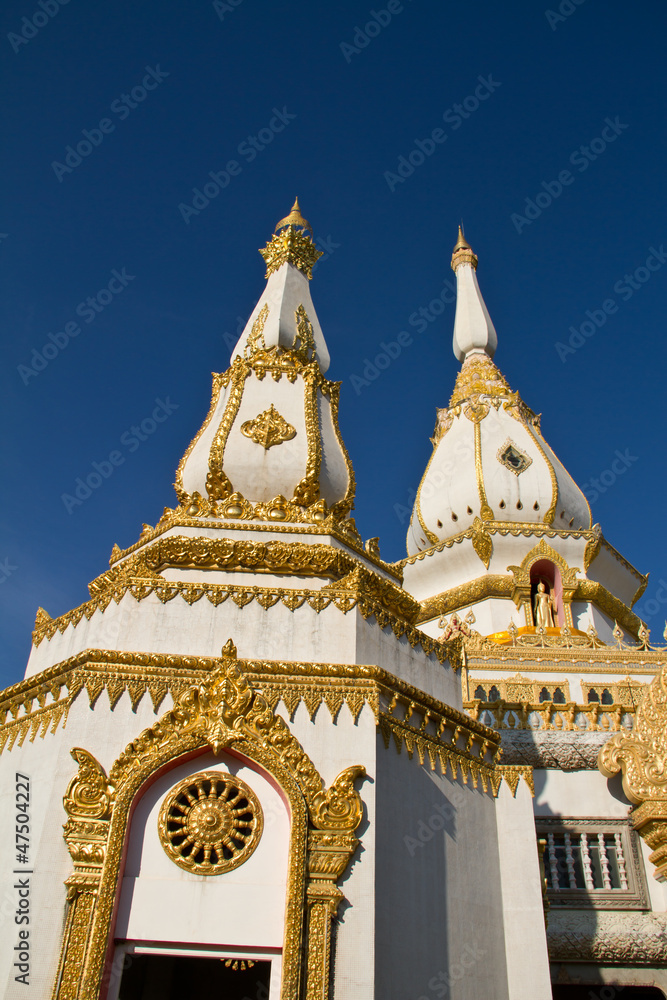 Fototapeta premium Maha Chedi Chaimongkol at Roi et Province Thailand