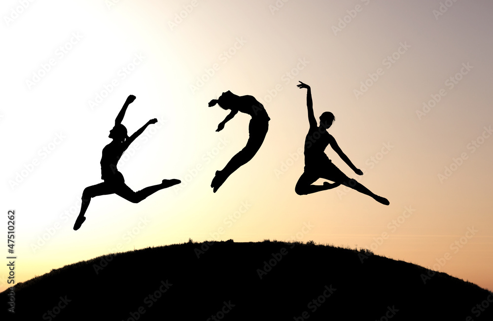 Naklejka premium dancers on hill