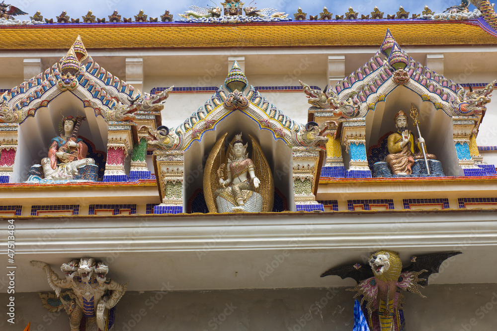 Fantasy statue at Pariwart temple