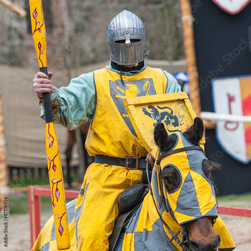 Ritter zu Pferd