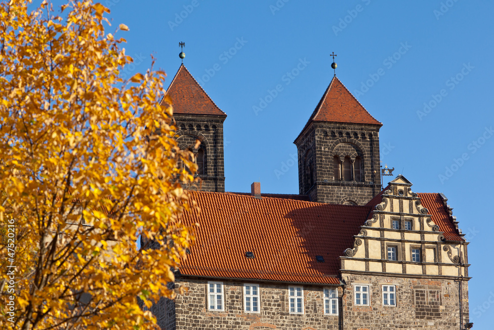 Obraz premium Schloss Quedlinburg im Herbst