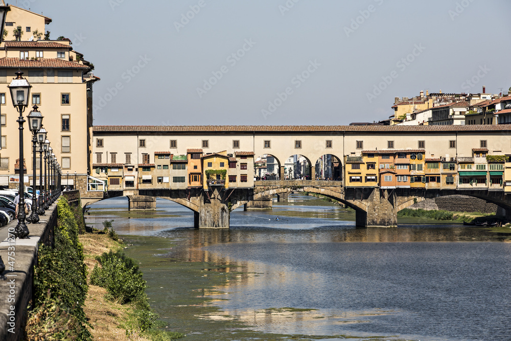 Fototapeta premium Ponte vecchio bridge, Florence over the river Arno