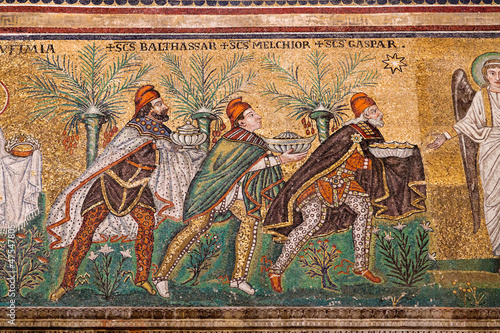 Cuadro en lienzo Mosaic the three magi in Sant Apollinare Nuovo in Ravenna