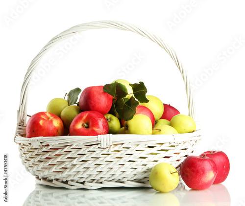 Fototapeta Naklejka Na Ścianę i Meble -  juicy apples with green leaves in basket, isolated on white