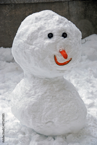 Smiling snowman with button eyes