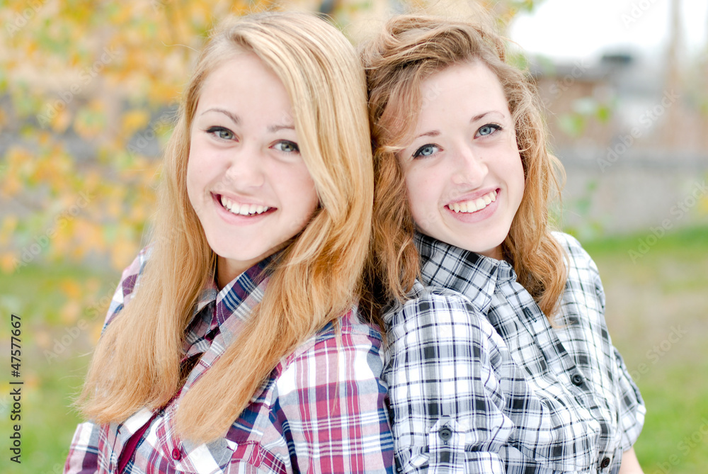 Obraz premium Two young girl friends