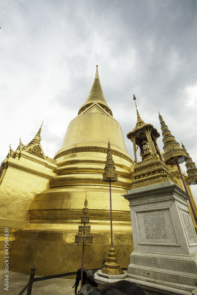 Prasri Rattana Chedi and Monument to Rama I, II and III Prasri Rattana Chedi and Monument to Rama I, II and III