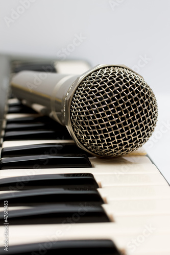 Obraz na płótnie Microphone and electronic keyboard