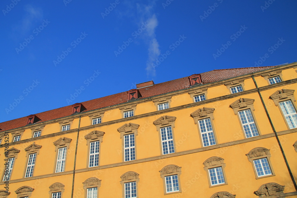 Fototapeta premium Ein qualmender Schornstein