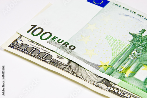 100 Euro i Dolarów amerykańskich