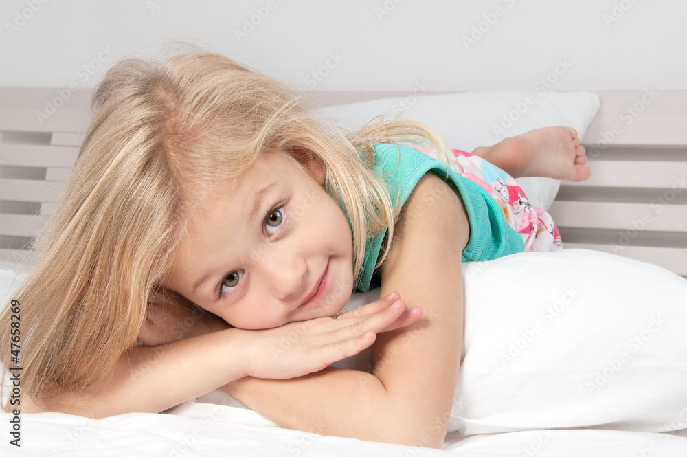 Fototapeta premium Adorable little girl looking at the camera