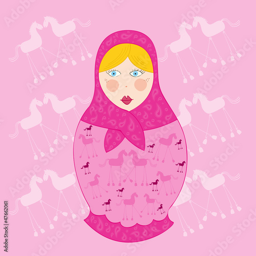 poupee russe rose et bordeaux fond